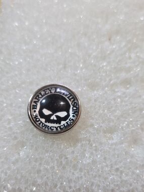 Harley-Davidson Black and Silver Skull Ginger Snap 18mm